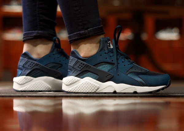 huarache ultra bleu et noir